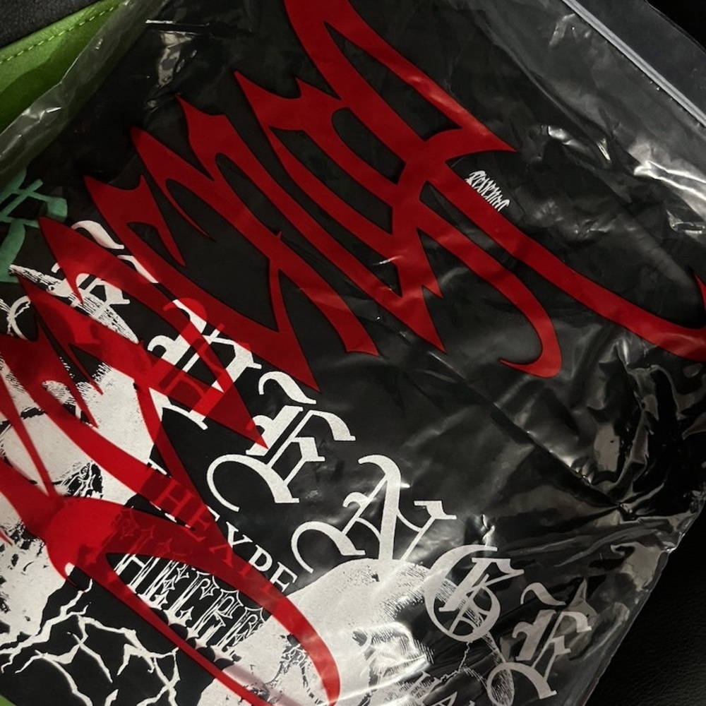 Revenge Size L - Picture 3 of 3